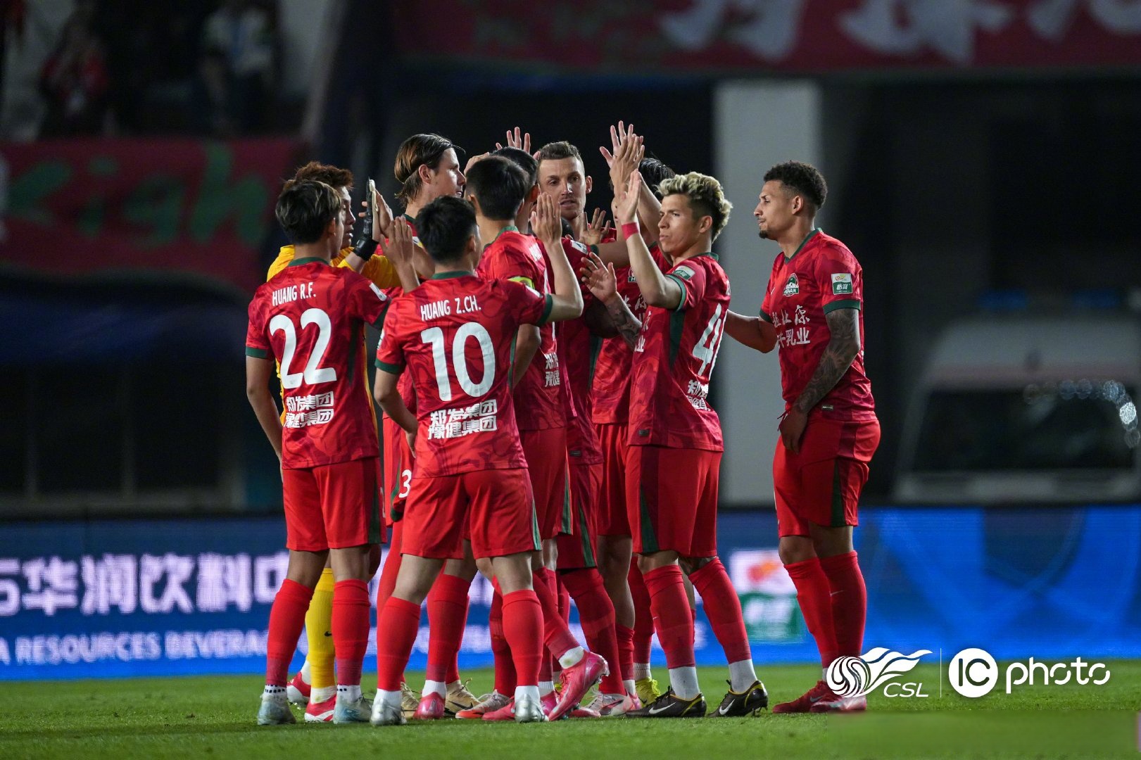 开云体育登录-新一轮较量即将展开，球队集结战斗