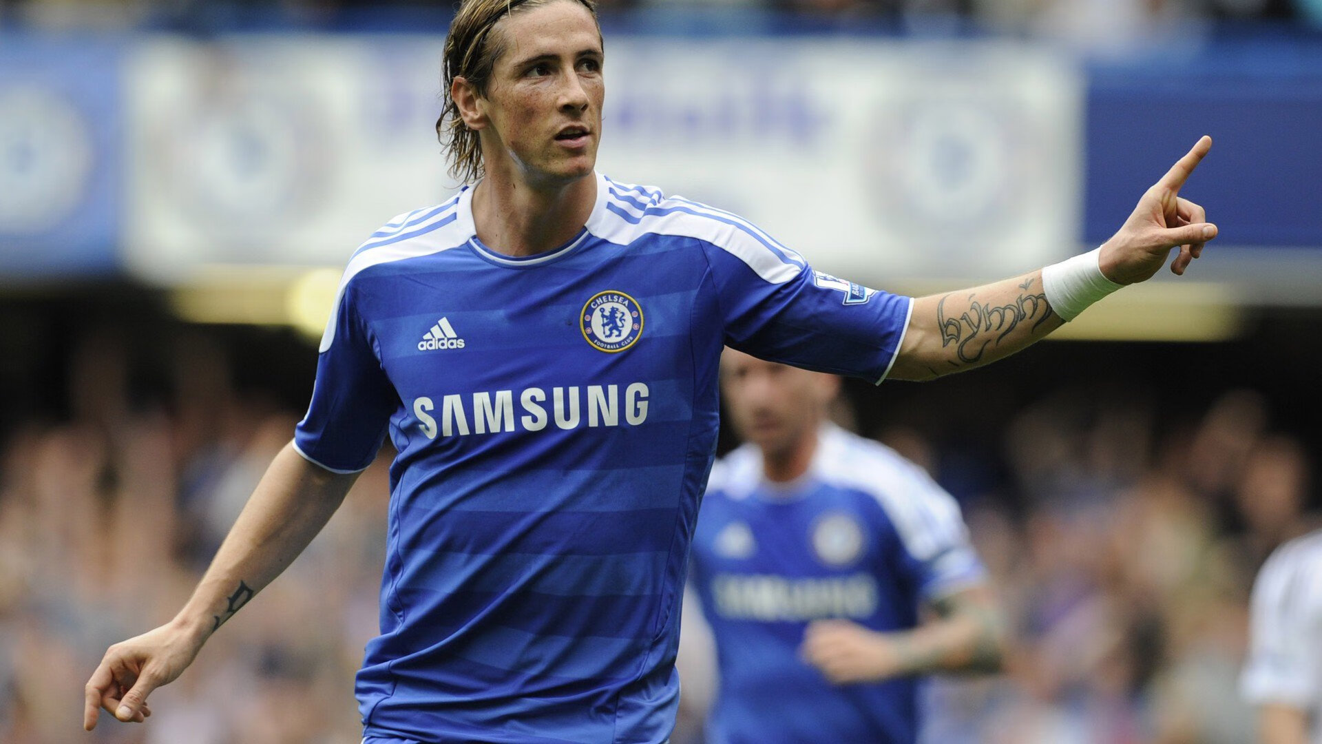 焦点战库尔图瓦一夫当关,莱比锡红牛疾风骤雨冲垮雷恩